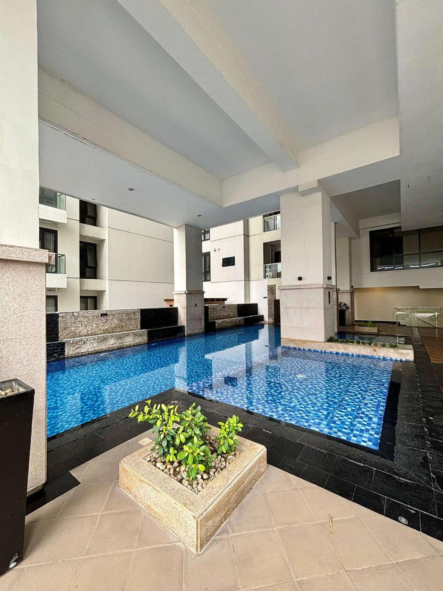 Greenbelt Hamilton Tower 1 Legazpi Makati City Exterior photo